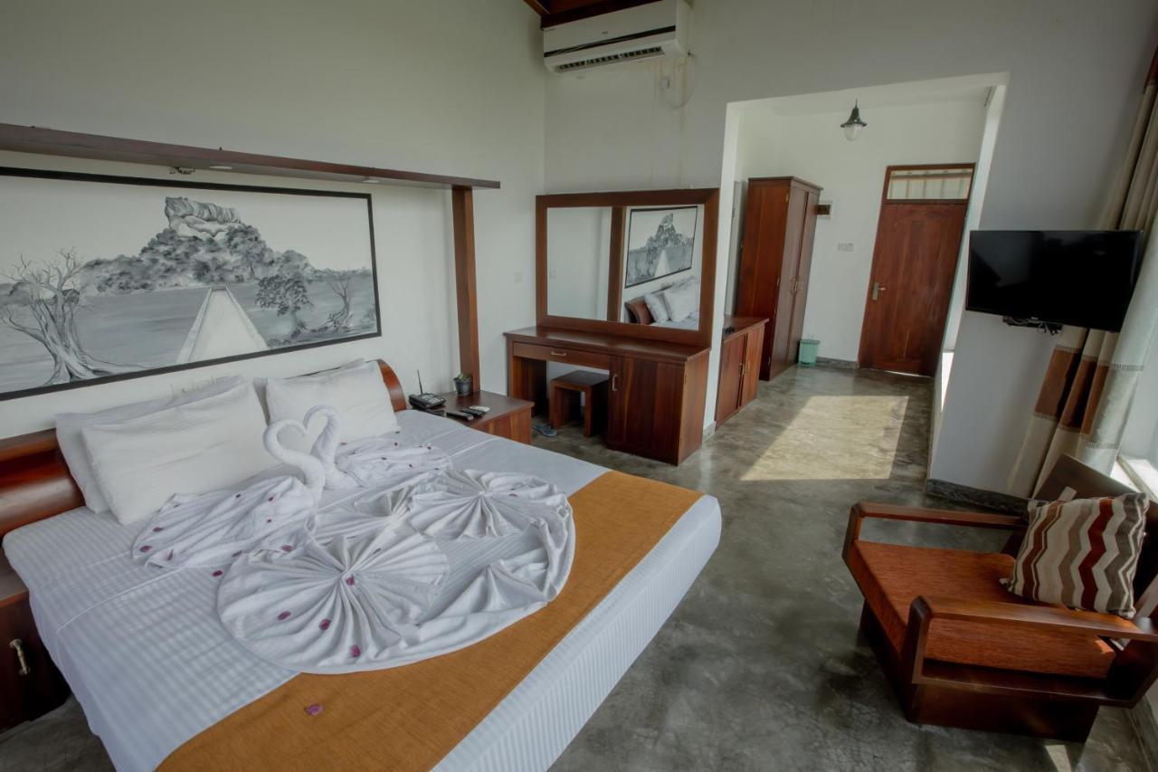 Sigiriya Wewa Addara Hotel - Hotel By The Lake Екстериор снимка