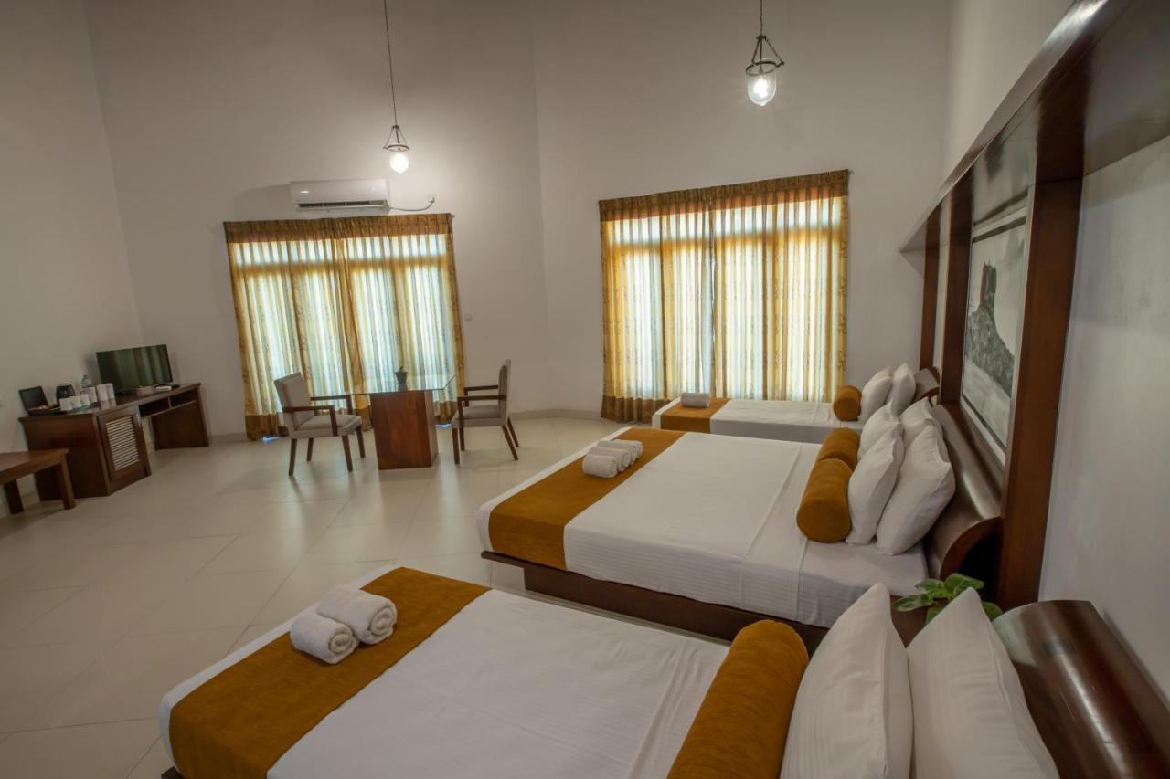 Sigiriya Wewa Addara Hotel - Hotel By The Lake Екстериор снимка