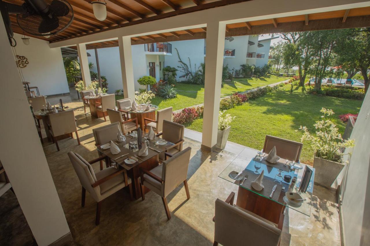 Sigiriya Wewa Addara Hotel - Hotel By The Lake Екстериор снимка