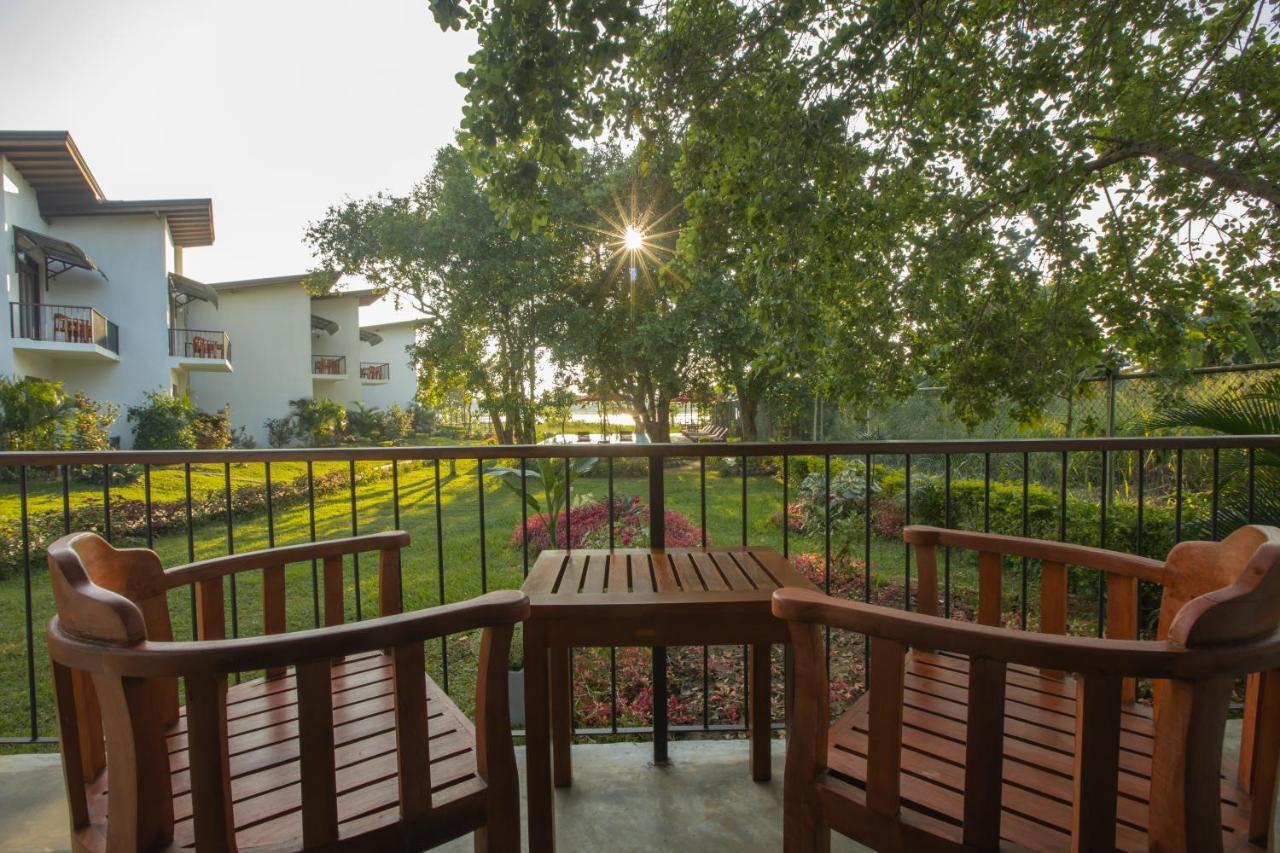 Sigiriya Wewa Addara Hotel - Hotel By The Lake Екстериор снимка