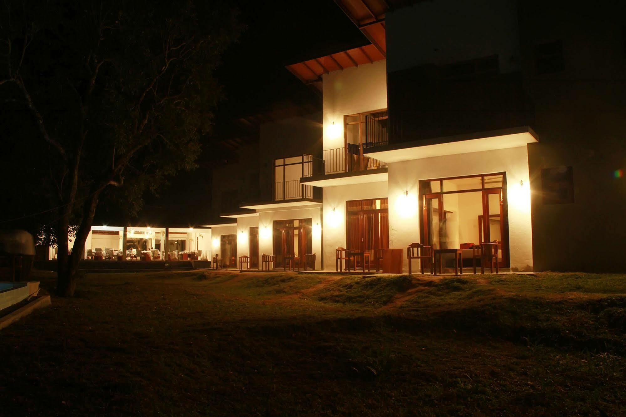 Sigiriya Wewa Addara Hotel - Hotel By The Lake Екстериор снимка